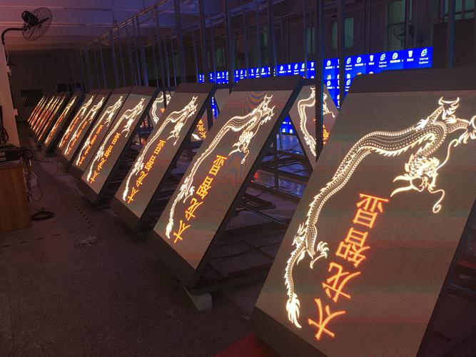 2019年新款LED灯杆屏与LED广告机整体解决方案 开启智慧城市广告新纪元